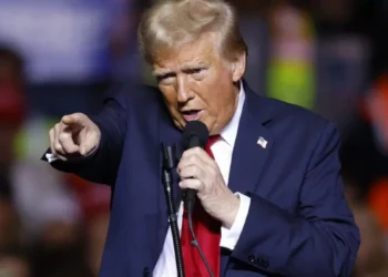 “Si no hace su trabajo contra las drogas, nosotros lo haremos”, advierte Trump a México