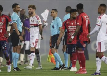 ¡CANCELADO! El partido entre Independiente Medellín y Flamengo en la Copa Libertadores fue saboteado por hinchas
