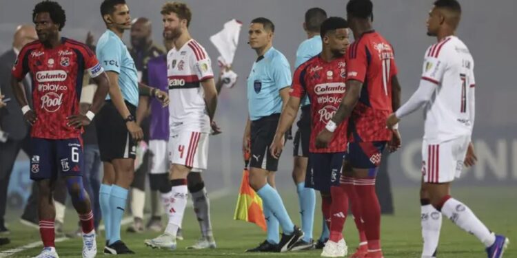 ¡CANCELADO! El partido entre Independiente Medellín y Flamengo en la Copa Libertadores fue saboteado por hinchas