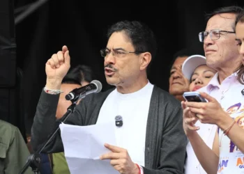 El candidato presidencial colombiano Iván Cepeda convierte el primero de mayo Día del Trabajador en un acto de campaña