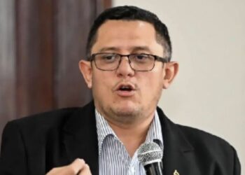 ¿Y él qué hizo por la educación? Edgardo Casaña cuestiona que autoridades salvadoreñas no pudieran entrar al país