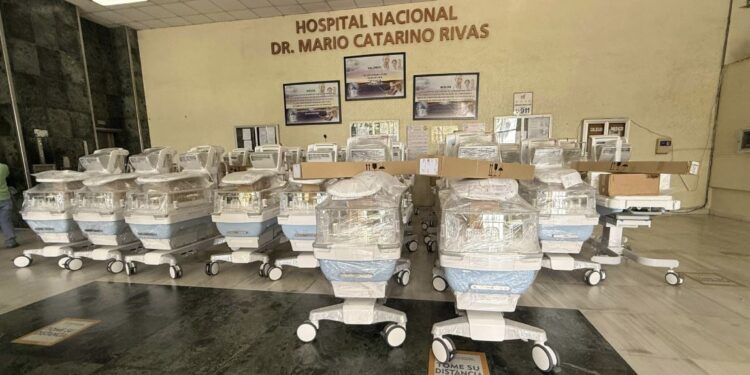 Hospital Mario Catarino Rivas recibe 30 incubadoras para fortalecer la atención neonatal