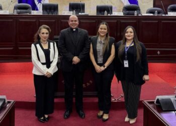 ¡Gran iniciativa! Congreso Nacional firmó un convenio con las iglesias para retransmitir contenido religioso