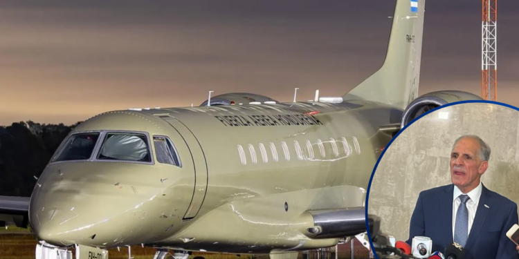 “Estamos esperando la factura original”, Papi a la Orden sigue “firme” con la venta del avión presidencial