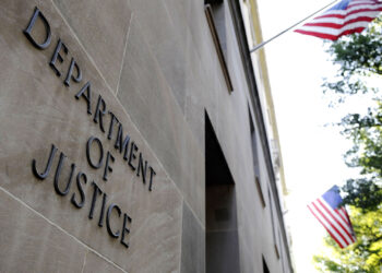 Jueza suspende fondo de compensación a aliados de Trump bajo investigación judicial