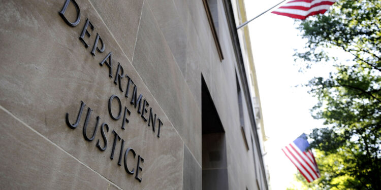 Jueza suspende fondo de compensación a aliados de Trump bajo investigación judicial
