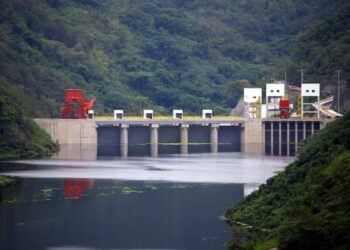 Autoridades de la ENEE confirman que Patuca III sigue sin operar por bajos niveles de agua