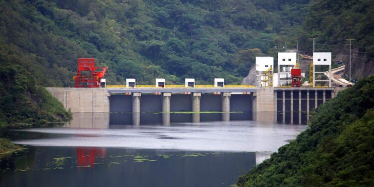 Autoridades de la ENEE confirman que Patuca III sigue sin operar por bajos niveles de agua