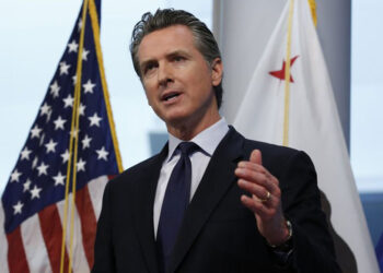 California considera aplicar impuesto del 100% a residentes beneficiados por fondo de Trump