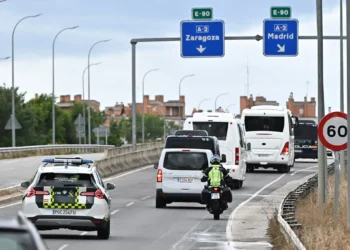 Los 14 pasajeros del Hondius llegan a hospital madrileño para hacer la cuarentena mientras continúa el desembarco del resto de pasajeros