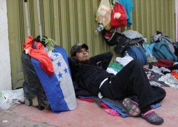 Sin empleo y atrapados por la violencia: miles de jóvenes hondureños ven en la migración su única salida