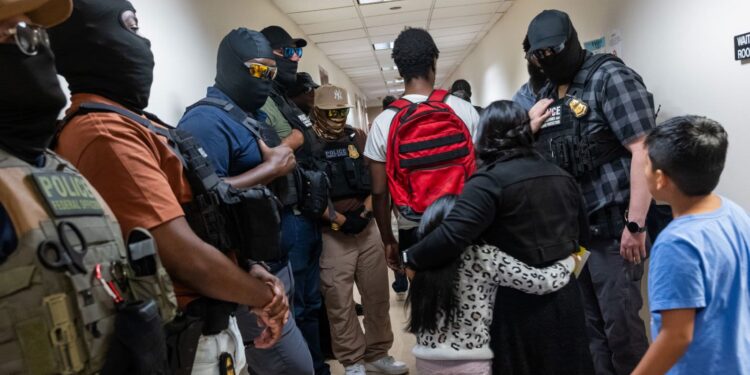 Más de 145,000 niños de EEUU han sido separados de sus padres por ICE, según informe