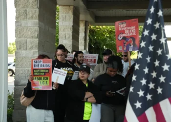 Inmigrantes presentan millonaria demanda contra el Gobierno de EE.UU. por persecución en Chicago