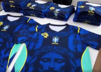 Evangélicos crearon su propia versión de la camiseta bendecida de Brasil