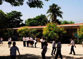 Niños y jóvenes asistirán a clases esta semana en horario reducido por ola de calor extrema