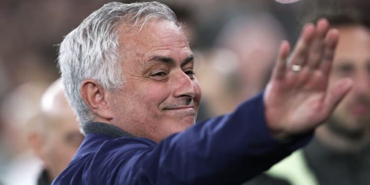 Mourinho, el objetivo del Real Madrid en medio de la crisis: las dos condiciones que puso el técnico y una cláusula clave