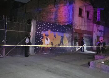 ¡Violento! Dentro de un estacionamiento asesinan a una persona en la Calle Real de TGU