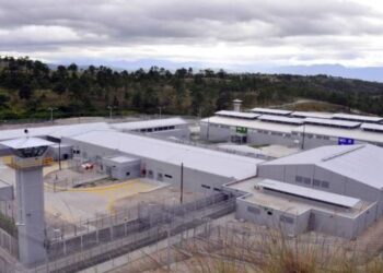 CONATEL anuncia avances en el bloqueo de señales satelitales en los centros penales de Honduras