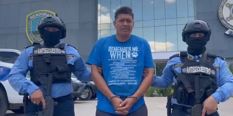 Un hombre es capturado por agentes de la DPI presuntamente por abusar de su ex en la capital