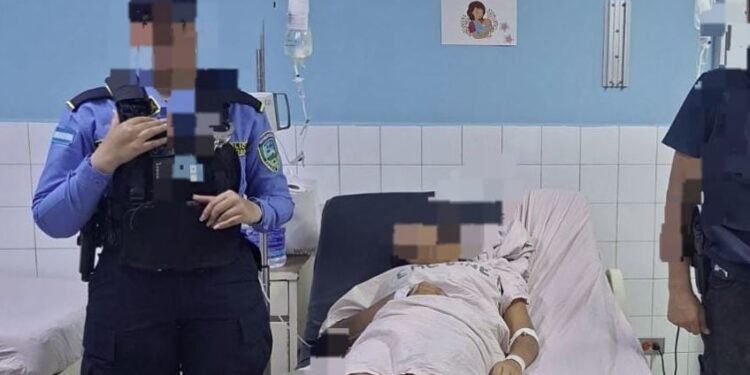 Arrestan a joven tras ser acusada de quitarle la vida a su hija recién nacida y meterla en una mochila