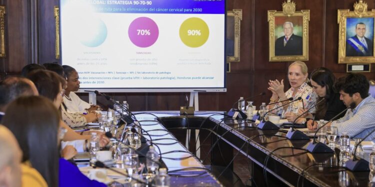 Primera dama lideró una reunión sobre la prevención del cáncer de cérvix