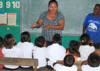 Secretaría de Educación anuncia que docentes PROHECO recibirán ajuste salarial a partir de este mes de mayo