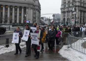 Denuncian detención “inhumana” de inmigrantes en 26 Federal Plaza en Nueva York