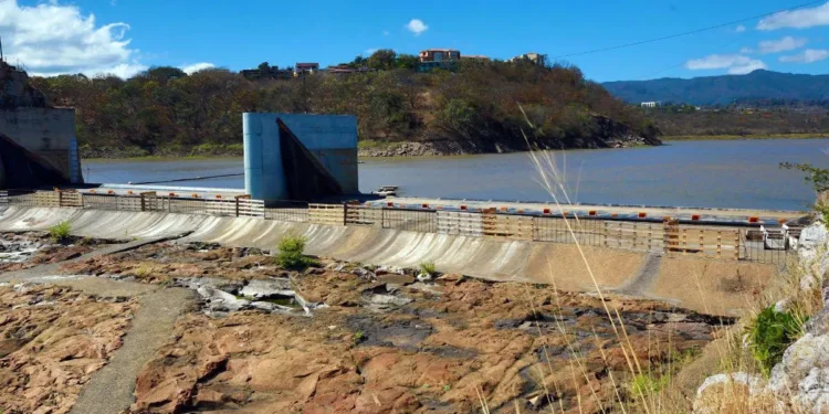 Alcalde capitalino afirma que represas siguen “igualitas” pese a las últimas lluvias
