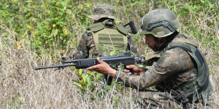 Guatemala refuerza su frontera con Honduras tras una incursión armada que dejó un muerto