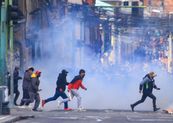 Las protestas contra el Gobierno de Bolivia derivan en vandalismo y saqueos en entidades de La Paz