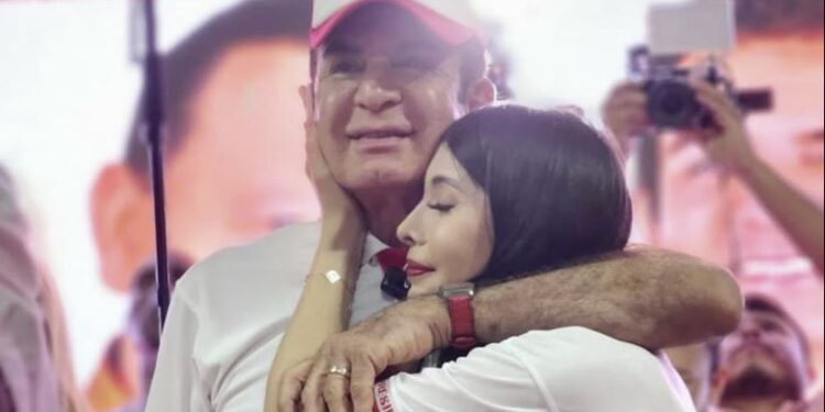 “Ella se ha metido hasta con mis hijos”: Iroshka defiende a Nasralla y atiza contra Julia Talbott