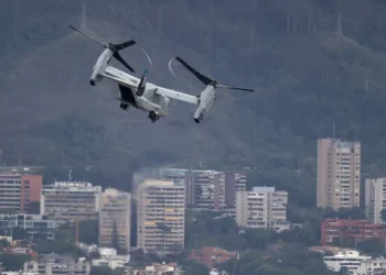 El jefe del comando sur de EE.UU. visita Caracas para simulacro y reunión con autoridades