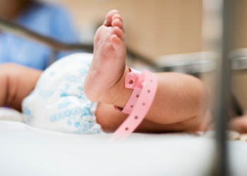 Chile registra su tasa de fecundidad más baja de su historia, que cae a menos de un hijo por mujer