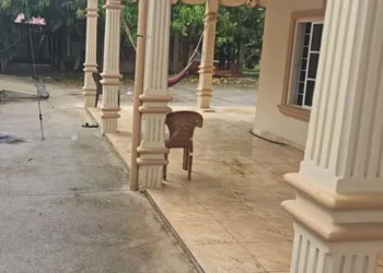En esta vivienda se cometió la barbarie y sangrienta masacre que acabó con la vida de cinco agentes policiales en Corinto