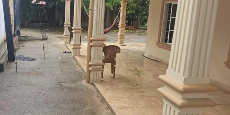 En esta vivienda se cometió la barbarie y sangrienta masacre que acabó con la vida de cinco agentes policiales en Corinto