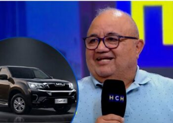 ¡A estrenar! Don Isidro recibe de HCH, el carro “de paquete” que se ganó por descargar nuestra APP