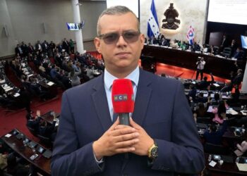 ¡Enhorabuena! CN concede Premio “Froylán Turcios” al destacado periodista de HCH Alex Cáceres