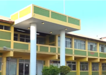 ¡Escándalo en SPS! Estudiante de 16 años se provocó aborto dentro del baño de su colegio
