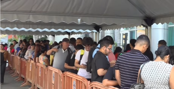 ¡La cruda realidad! Centenares de “deschambados” buscan una oportunidad en feria laboral de SPS