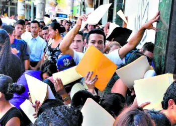 ¡Sin trabajo y sin rumbo! Más de 790 mil jóvenes atrapados en el desempleo en Honduras