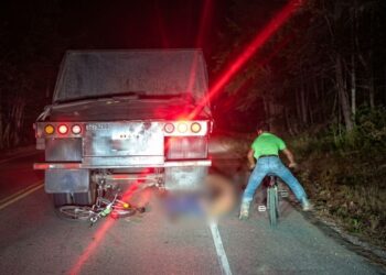 ¡Vivo de milagro! Menor que iba sostenido de rastra en marcha, sobrevive tras caer de la bici en Copán