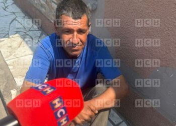 ¡Vaya lección! Por bolo y mujeriego, su propia madre lo encadenó y lo echó a la calle
