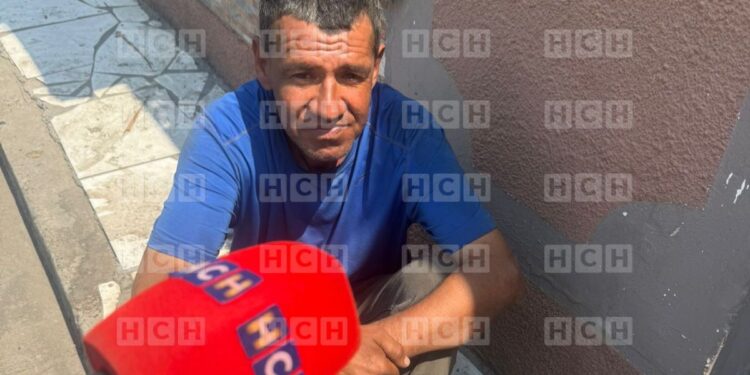 ¡Vaya lección! Por bolo y mujeriego, su propia madre lo encadenó y lo echó a la calle
