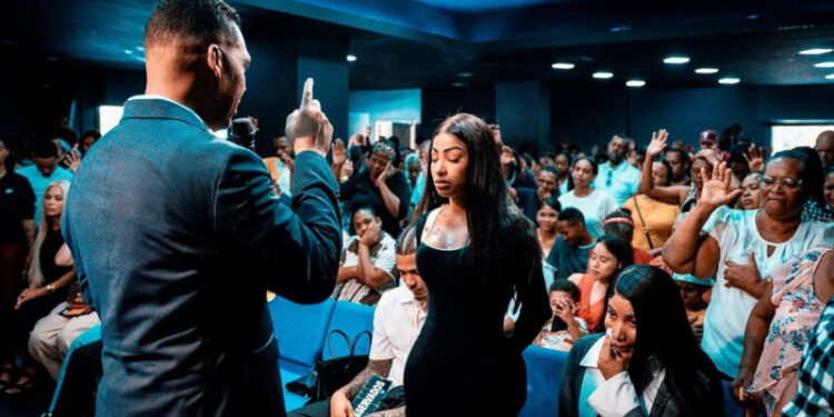 ¿Yailin La Más Viral cambió de vida? La cantante aparece en una iglesia