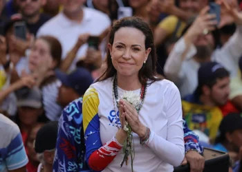 Delcy bloquea dos veces el regreso de María Corina a la devastada Venezuela