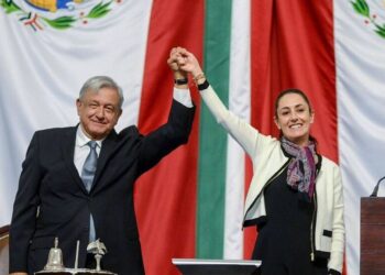 Andrés Manuel López Obrador apareció con carta de respaldo