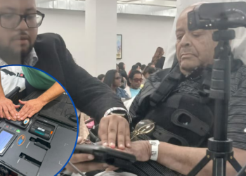 Catracho llega en camilla al consulado de Honduras en New York debido a su delicado estado de salud: Fue atendido dignamente