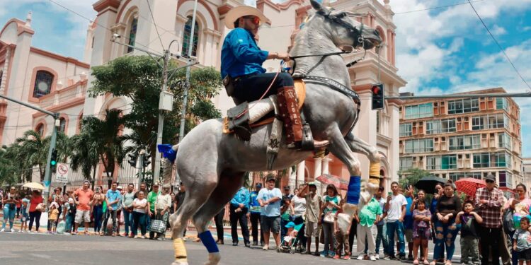 ¡Tome nota! Estas calles sampedranas estarán cerradas hoy por el Desfile Hípico AGAS Cabalgata 2026