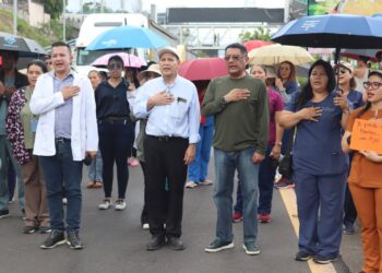¡No se enferme! Médicos seguirán en asambleas informativas este lunes para exigir pago de sus salarios y cese de despidos