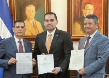 Presidente de CSJ entregó al Congreso el anteproyecto de ley del Consejo de la Judicatura